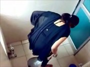 Скрытая камера в туалете школы видео онлайн